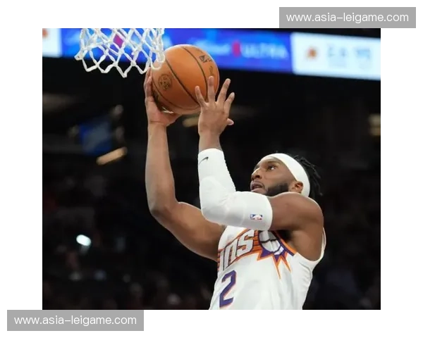 太阳优化布克无球战术 本赛季其接球投三分命中率创新高 太阳优化布克无球战术 本赛季其接球投三分命中率创新高